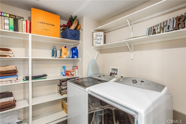 1007 Violet Ct, Calimesa, CA 92320 - washroom featuring washing machine and clothes dryer