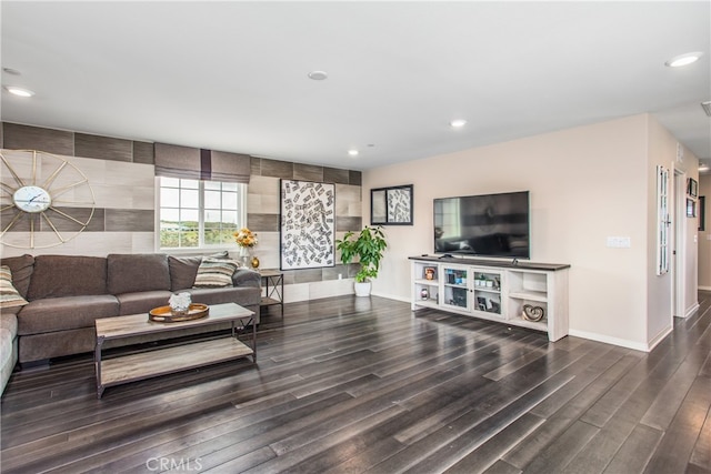 living area with baseboards, wood finished floors, and recessed lighting