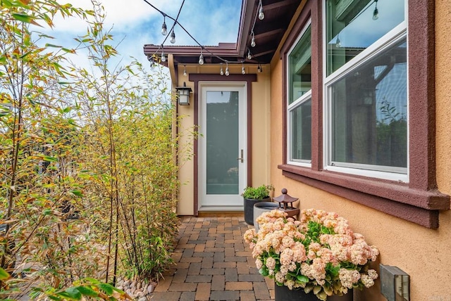 entrance to property with stucco siding