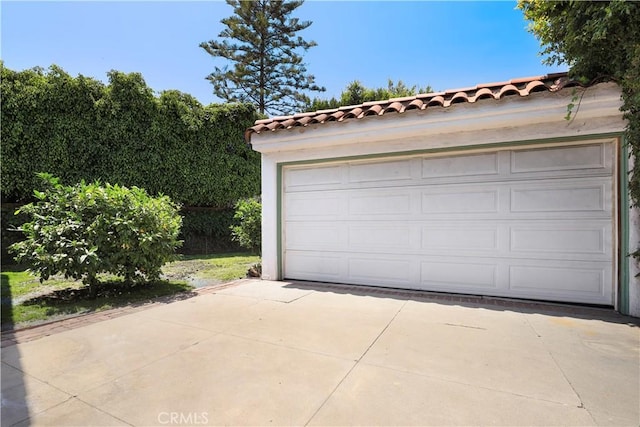 view of detached garage