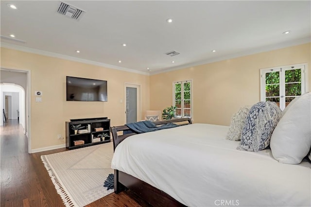 bedroom featuring recessed lighting, visible vents, wood finished floors, and crown molding