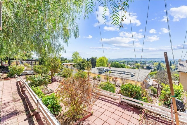 view of home's community featuring a garden