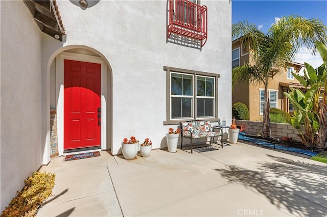 property entrance with stucco siding