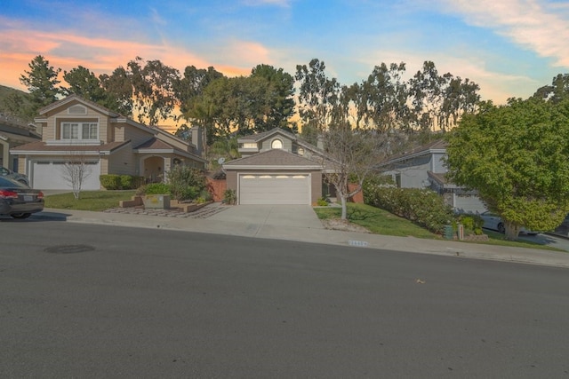 view of front facade with driveway