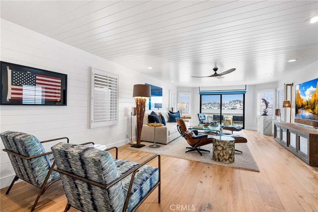 living area featuring recessed lighting, light wood finished floors, and ceiling fan