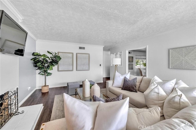 living area with visible vents, baseboards, dark wood-style floors, and crown molding