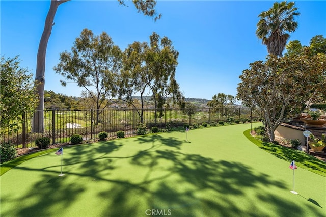 10 Corte Vizcaya, San Clemente, CA 92673 - surrounding community with a putting green