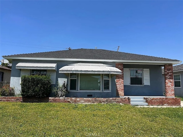 view of front facade featuring stucco siding and a front lawn