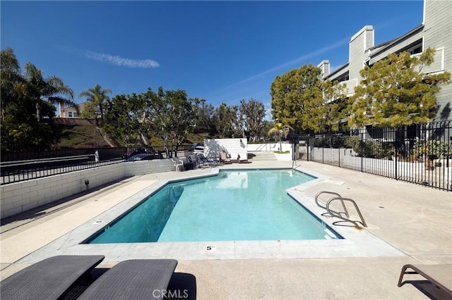 24877 Nueva Vista Dr Unit 23, Laguna Niguel, CA 92677 - pool with a patio and fence