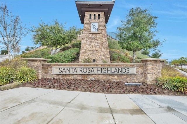 view of community / neighborhood sign