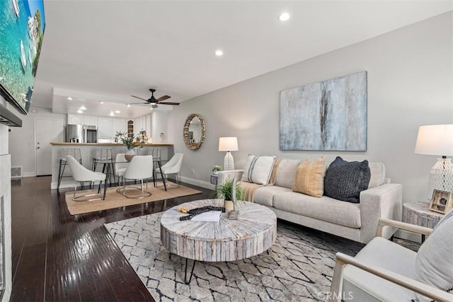 living area with recessed lighting, baseboards, hardwood / wood-style floors, and a ceiling fan