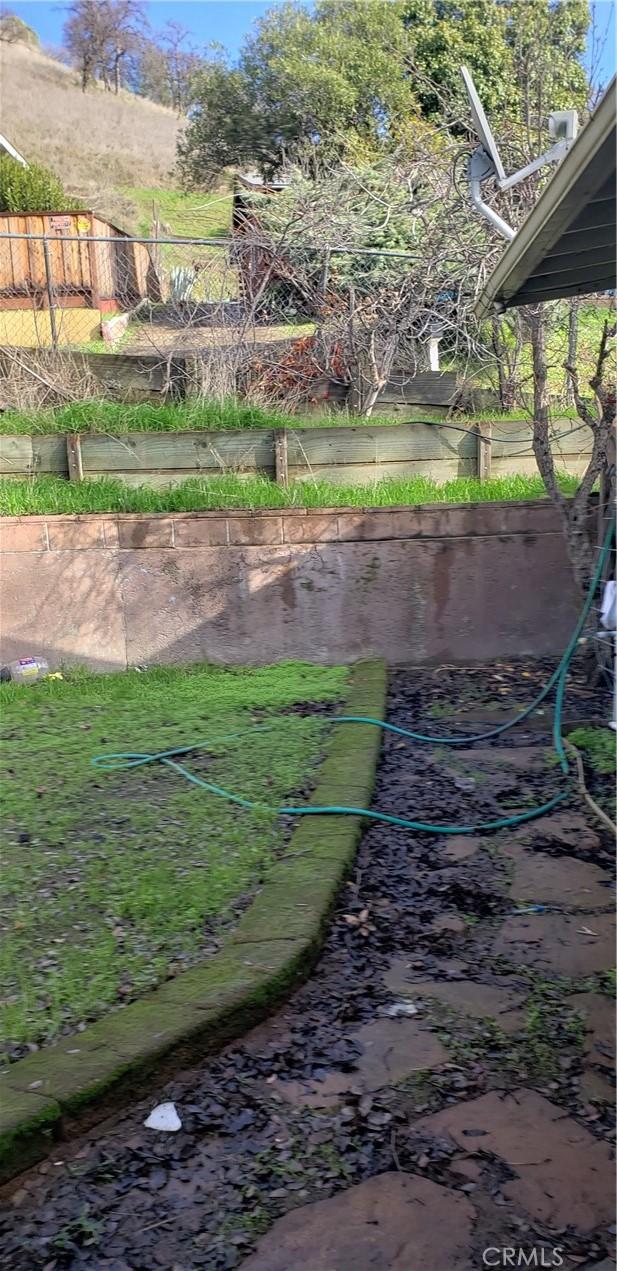 12998 Lakeshore Dr, Clearlake, CA 95422 - view of yard with fence