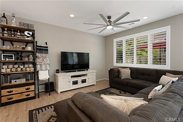 living area featuring visible vents, a ceiling fan, recessed lighting, light wood-style floors, and baseboards