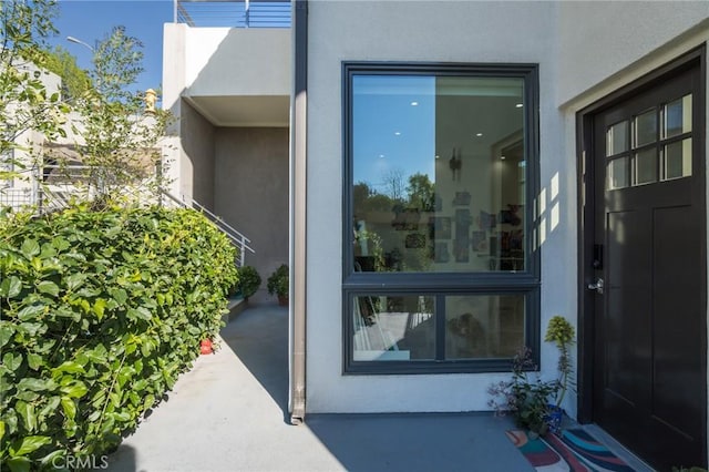 view of exterior entry featuring stucco siding