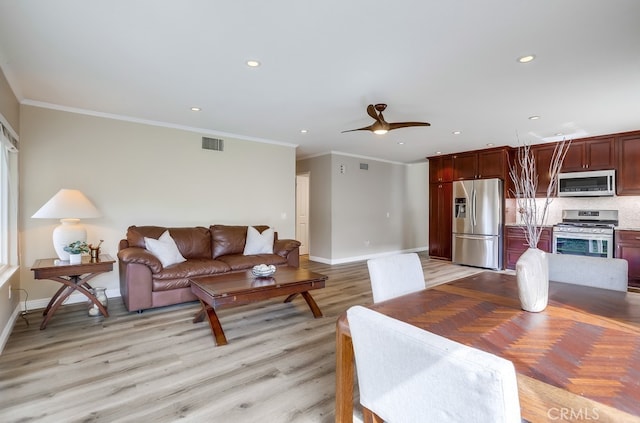 living area featuring recessed lighting, visible vents, baseboards, and light wood-style flooring