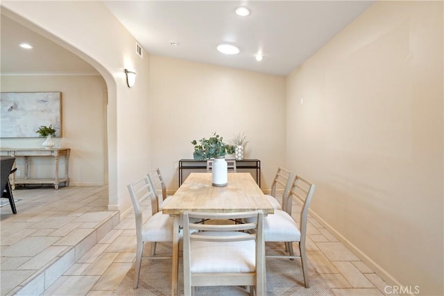 dining area with visible vents, recessed lighting, baseboards, and arched walkways