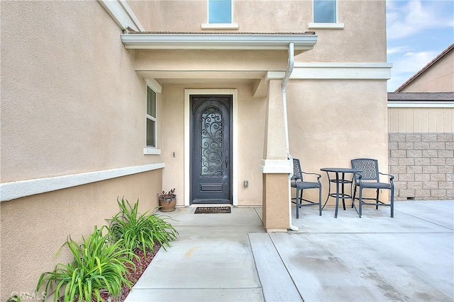 view of exterior entry featuring stucco siding