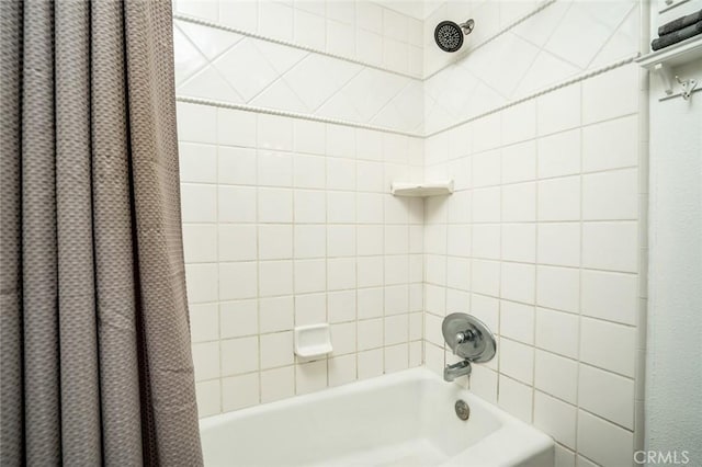 full bath featuring shower / bath combo with shower curtain