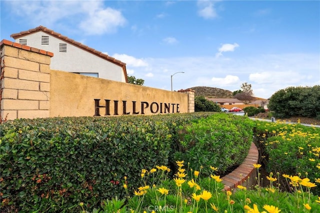 view of community / neighborhood sign