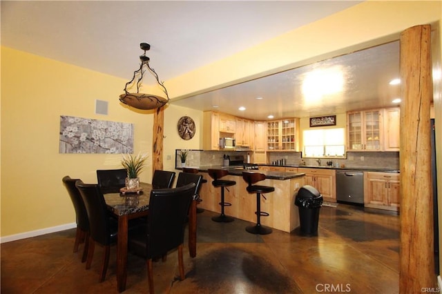 dining space with visible vents, recessed lighting, concrete floors, and baseboards