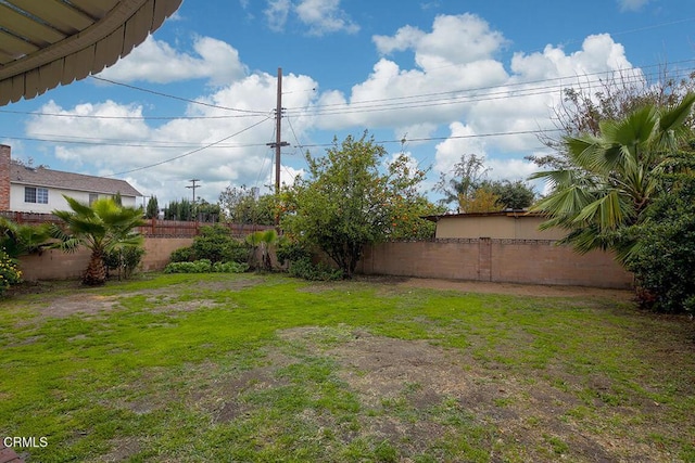 view of yard featuring a fenced backyard