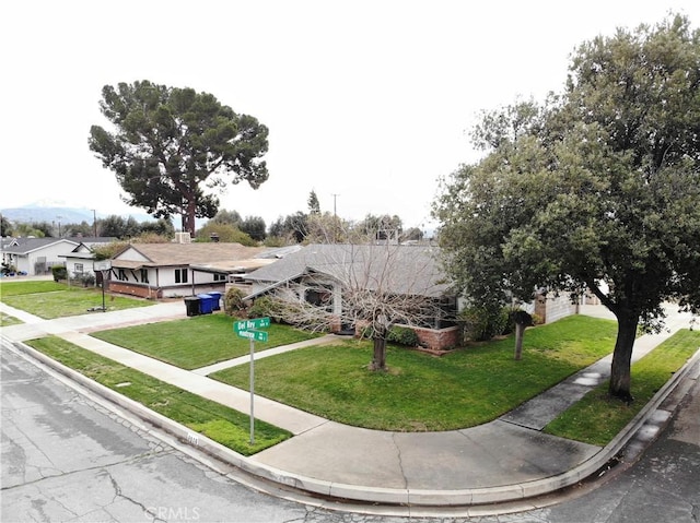 view of front of property with a front yard