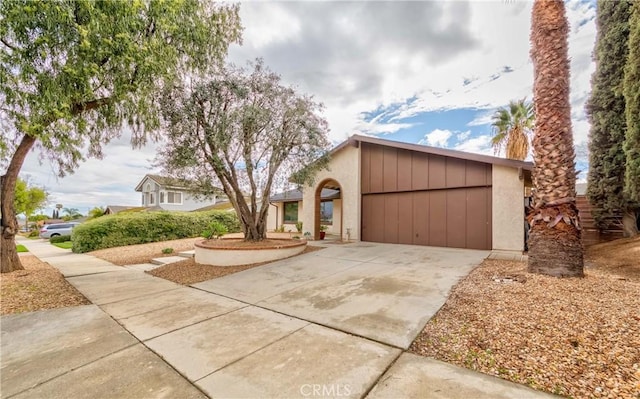 view of front of house featuring stucco siding, an attached garage, and concrete driveway