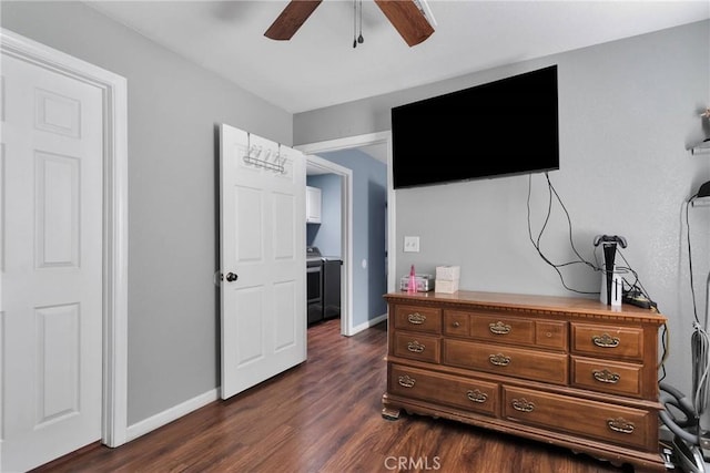 bedroom with dark wood-style floors, baseboards, and ceiling fan