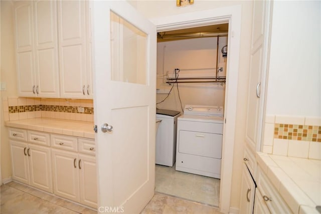 laundry area with laundry area and washing machine and clothes dryer