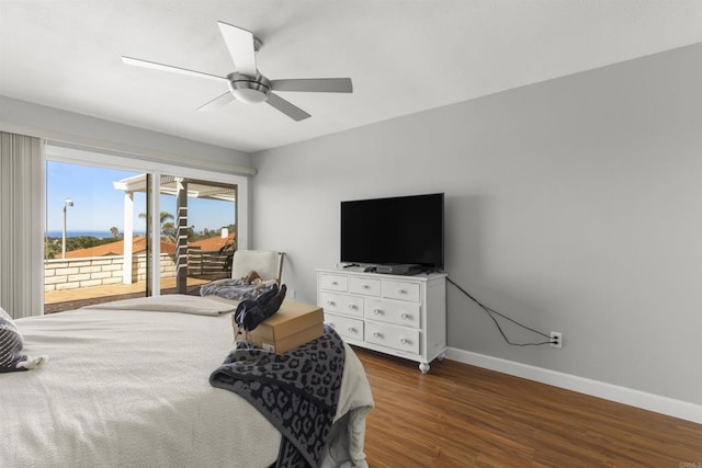 bedroom featuring baseboards, wood finished floors, and a ceiling fan