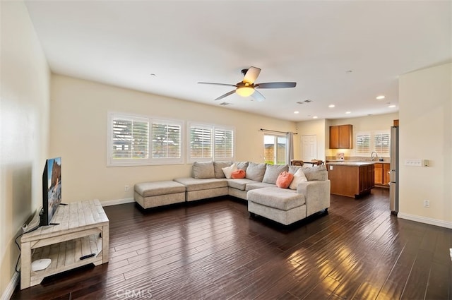 living room with visible vents, dark wood-type flooring, baseboards, recessed lighting, and a ceiling fan