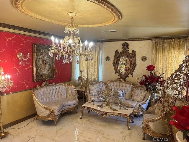 living area with visible vents, marble finish floor, a tray ceiling, an inviting chandelier, and baseboards