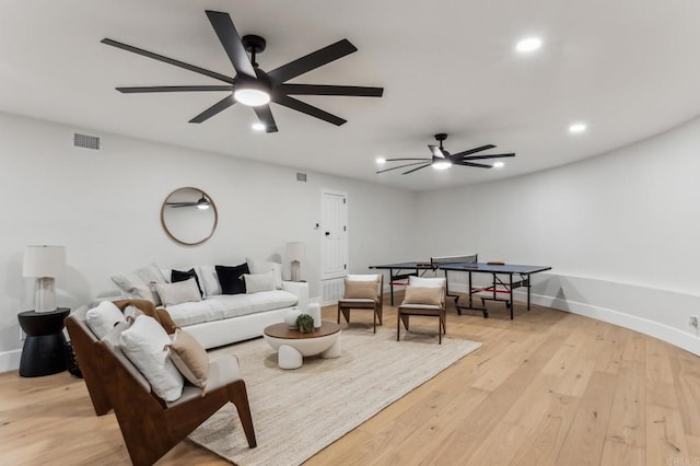 living room featuring visible vents, recessed lighting, light wood-style floors, baseboards, and ceiling fan