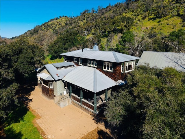 bird's eye view with a wooded view