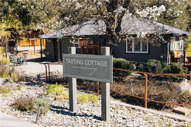 view of community / neighborhood sign