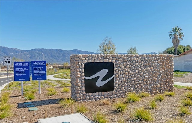 community sign with a mountain view