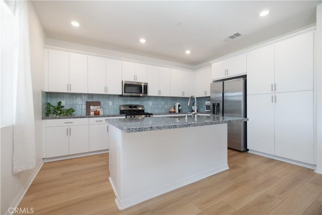 kitchen featuring a sink, visible vents, appliances with stainless steel finishes, and light wood-style flooring