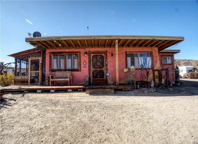 view of front facade with stucco siding