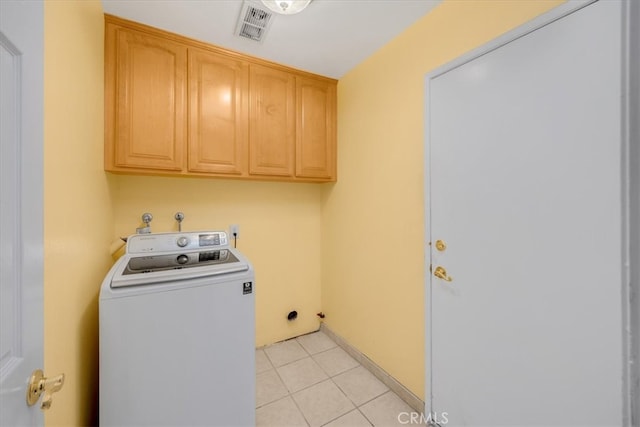 clothes washing area featuring light tile patterned floors, visible vents, baseboards, washer / clothes dryer, and cabinet space