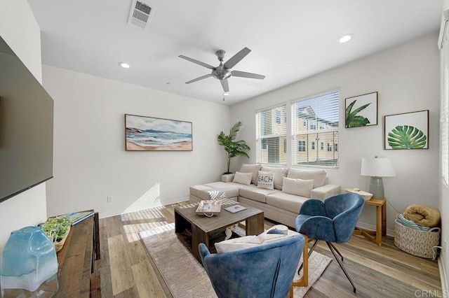 living area with light wood-type flooring, visible vents, recessed lighting, baseboards, and ceiling fan