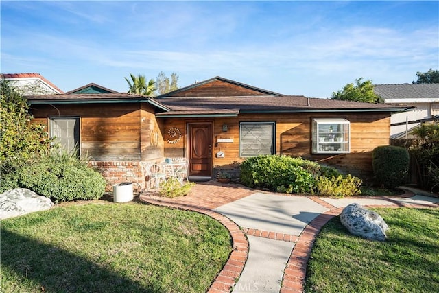 ranch-style house with a front yard