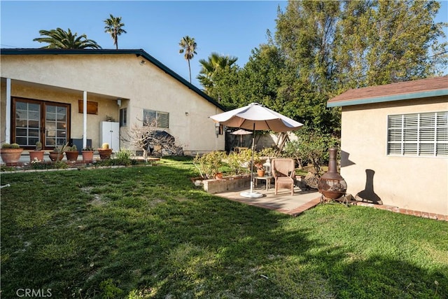 view of yard with a patio area