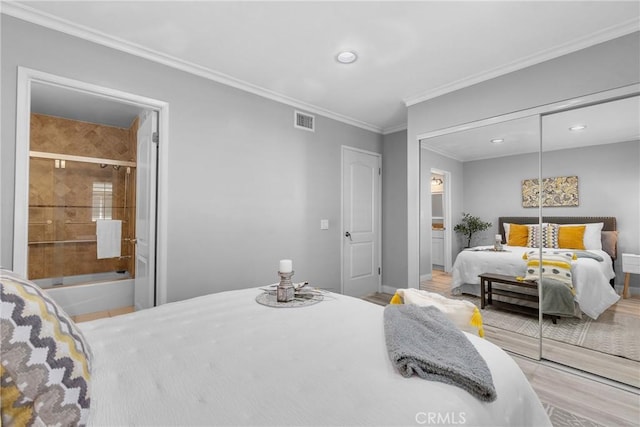 bedroom featuring visible vents, ensuite bath, recessed lighting, ornamental molding, and a closet