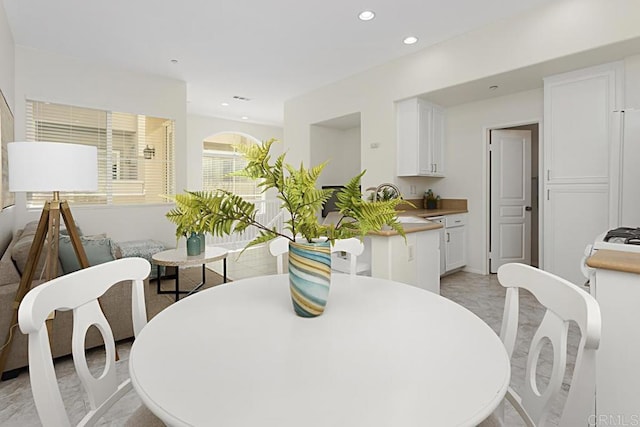 dining room with recessed lighting