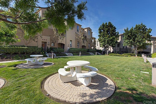 view of yard with a residential view