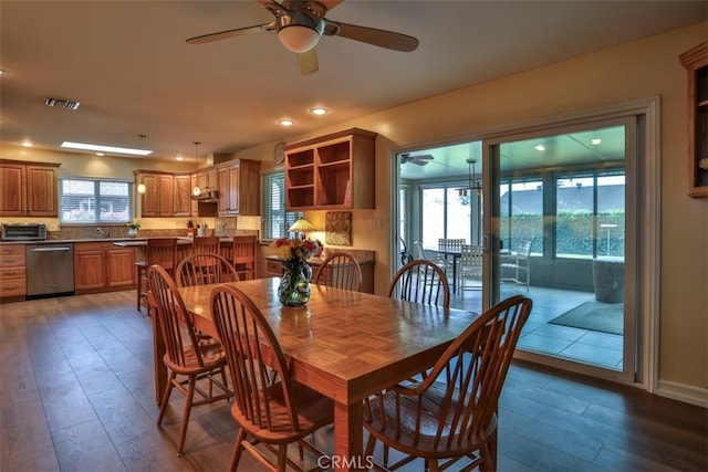 dining room with visible vents, a ceiling fan, dark wood finished floors, recessed lighting, and a toaster