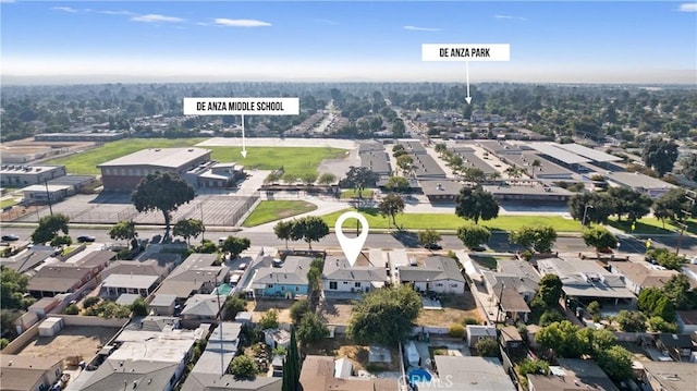 bird's eye view with a residential view