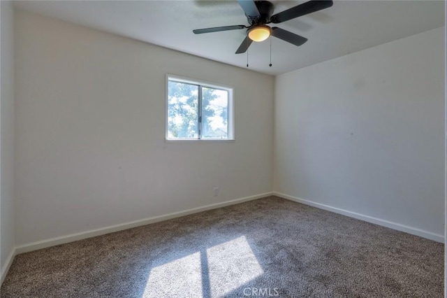 carpeted empty room featuring baseboards and ceiling fan