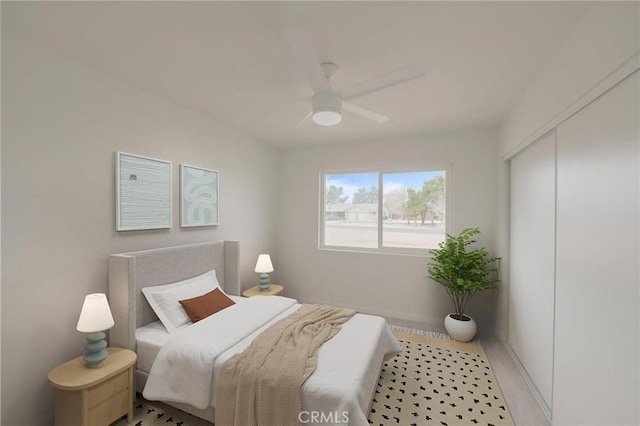 bedroom with a ceiling fan and a closet