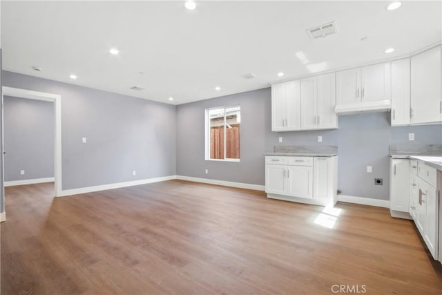 kitchen featuring light wood finished floors, visible vents, recessed lighting, and white cabinets